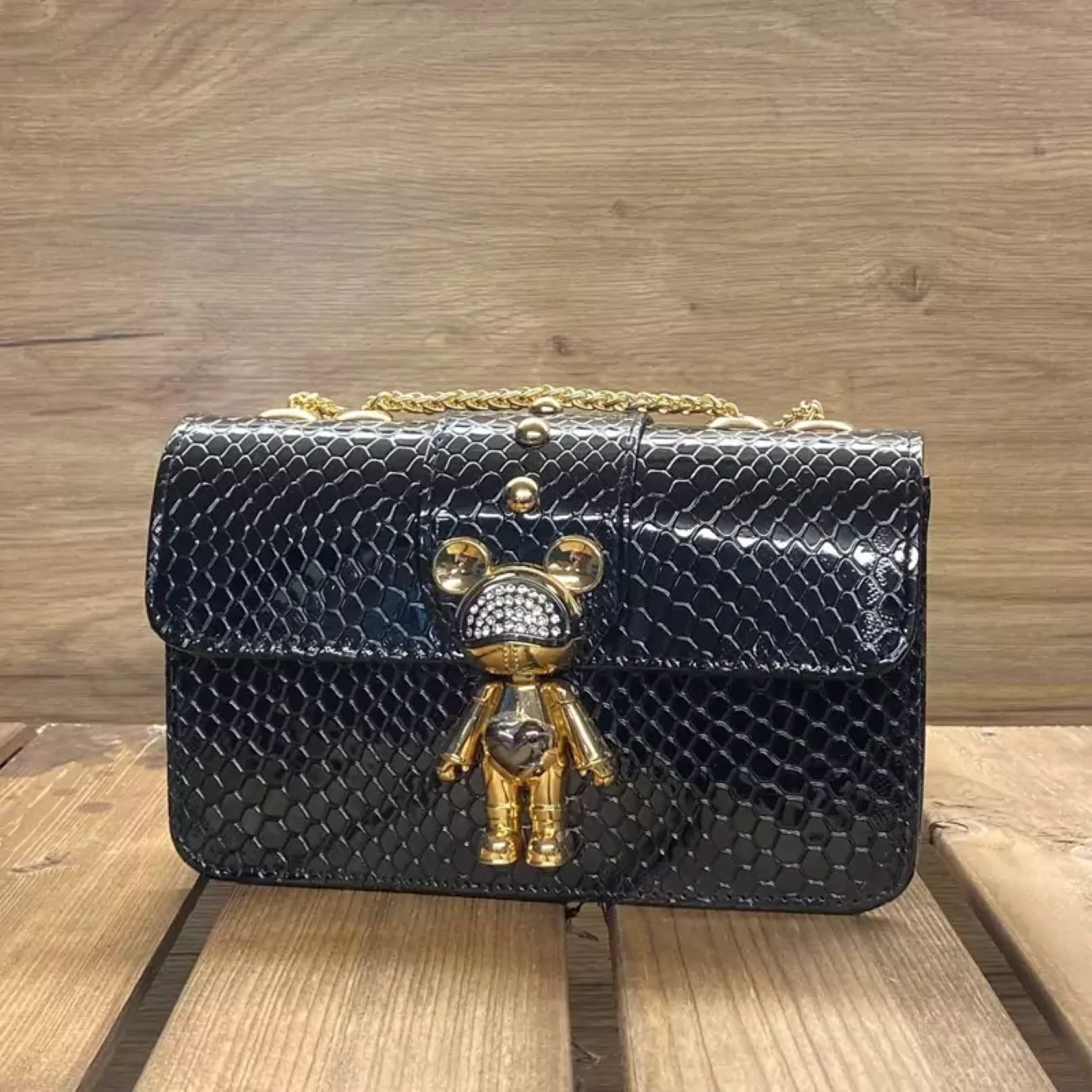 Leather Shoulder Bag with Chain Strap – Chic and Elegant