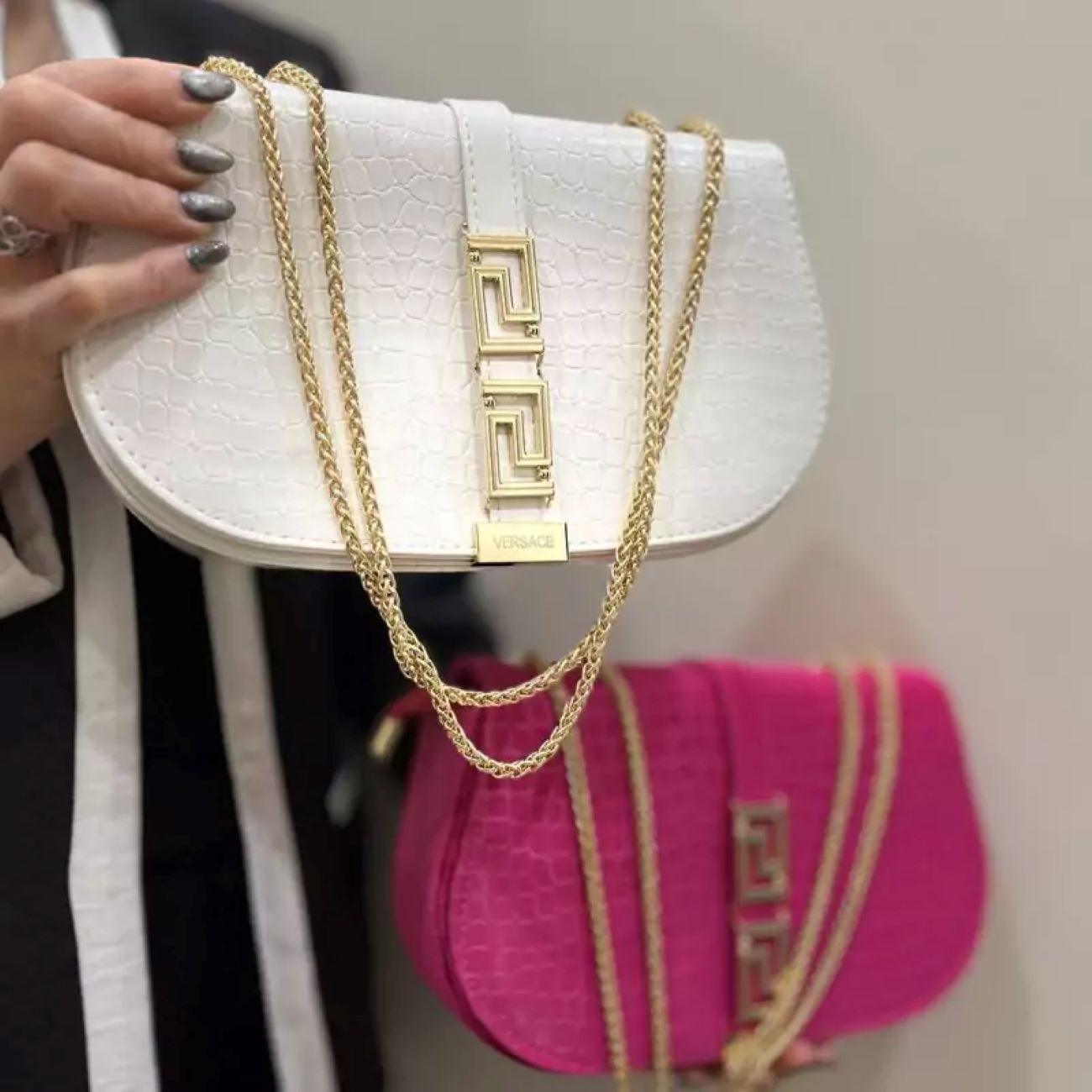 Modern Faux Leather Purse with Sophisticated Chain Strap