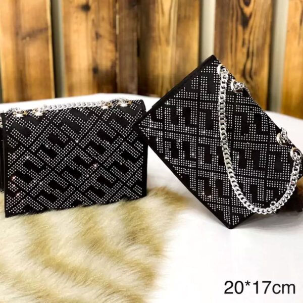 Stylish Chain Strap Bag with Gemstone Detailing – Elegant Design