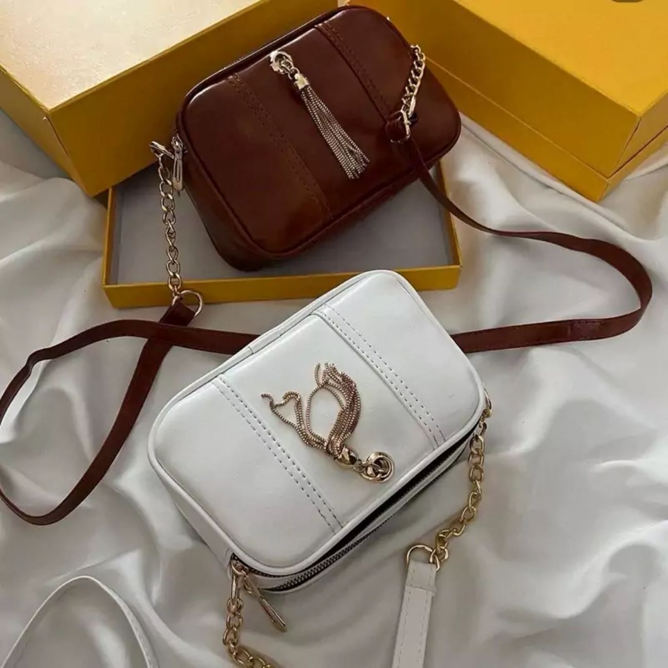 Stylish Leather Crossbody Bag with Chain Strap for Effortless Elegance