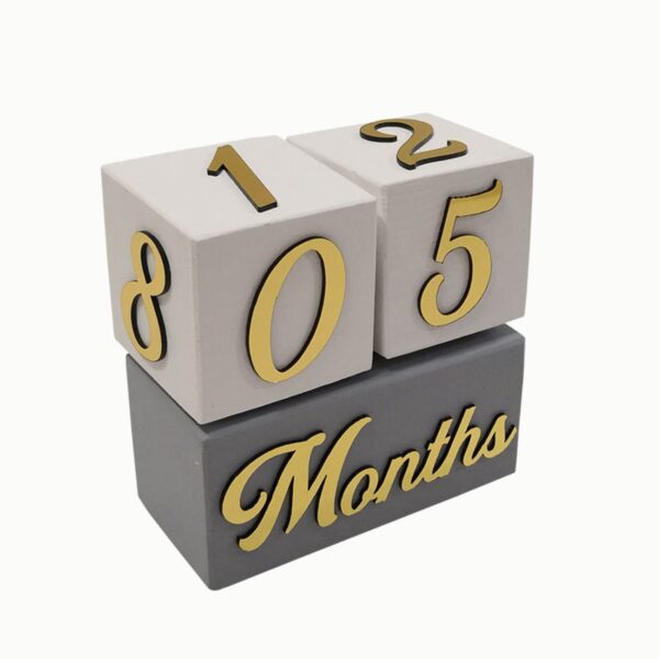Wooden Cube Desk Calendar – Adjustable Date Display