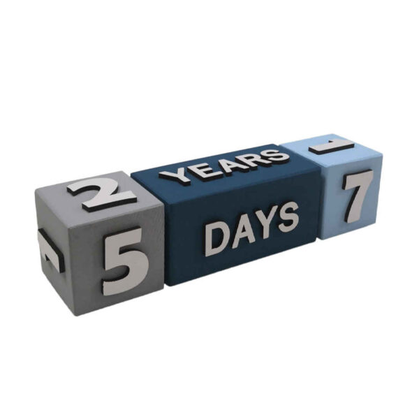 Wooden Cube Desk Calendar – The Perfect Office Accessory & Time Management