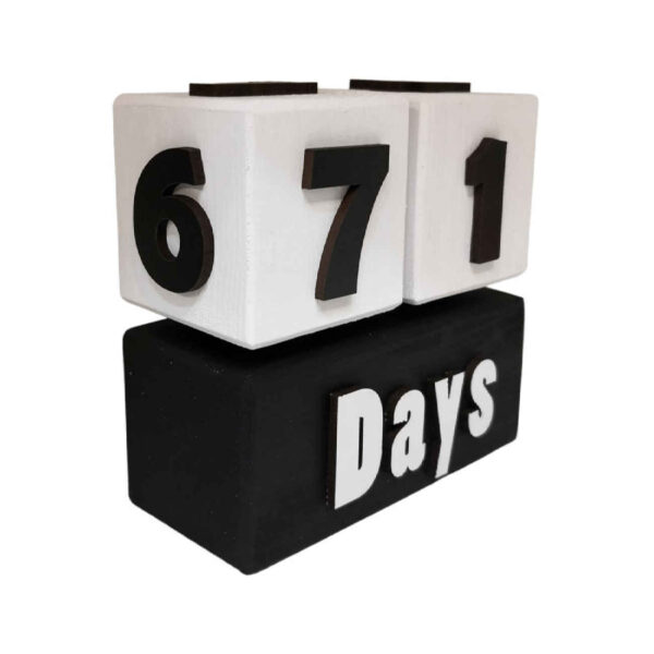Wooden Cube Desk Calendar – Suitable for Office Accessory & Time Management