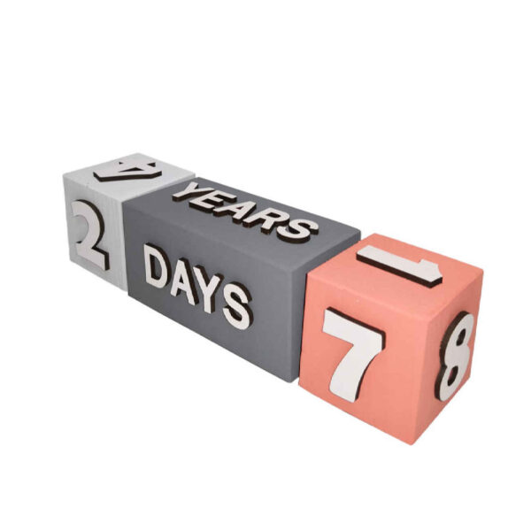 Wooden Cube Desk Calendar – Unique Office Accessory Decor & Functional Gift Idea