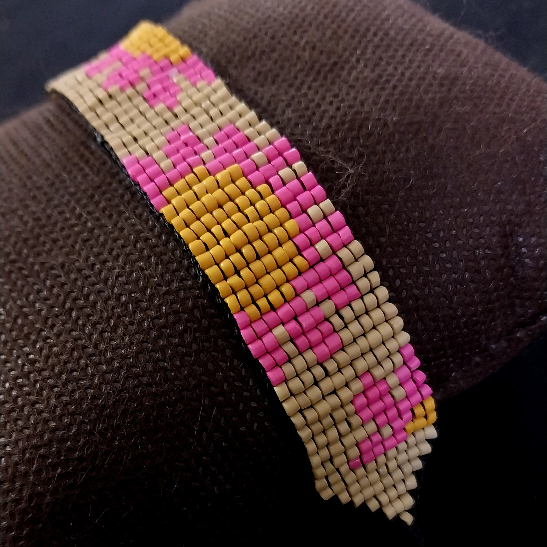 Woven Steel Beaded Bracelet for Women – Floral Pattern Chamomile Model