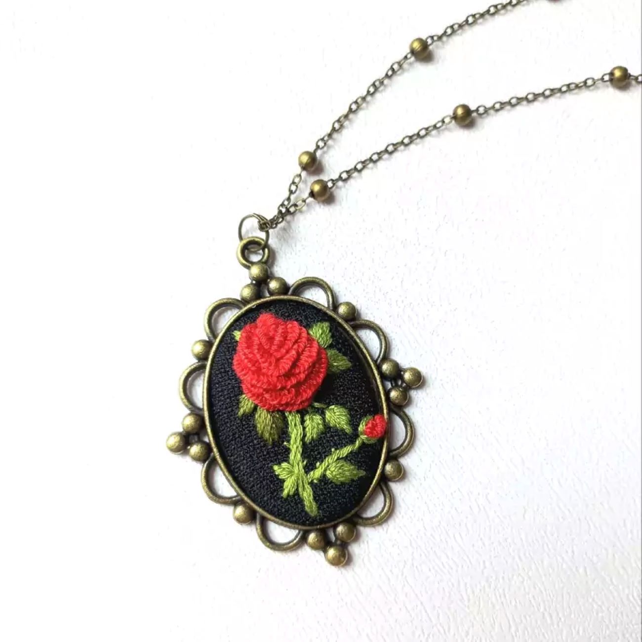 Artisanal Embroidered Bracelet and Necklace Duo – Rose Design