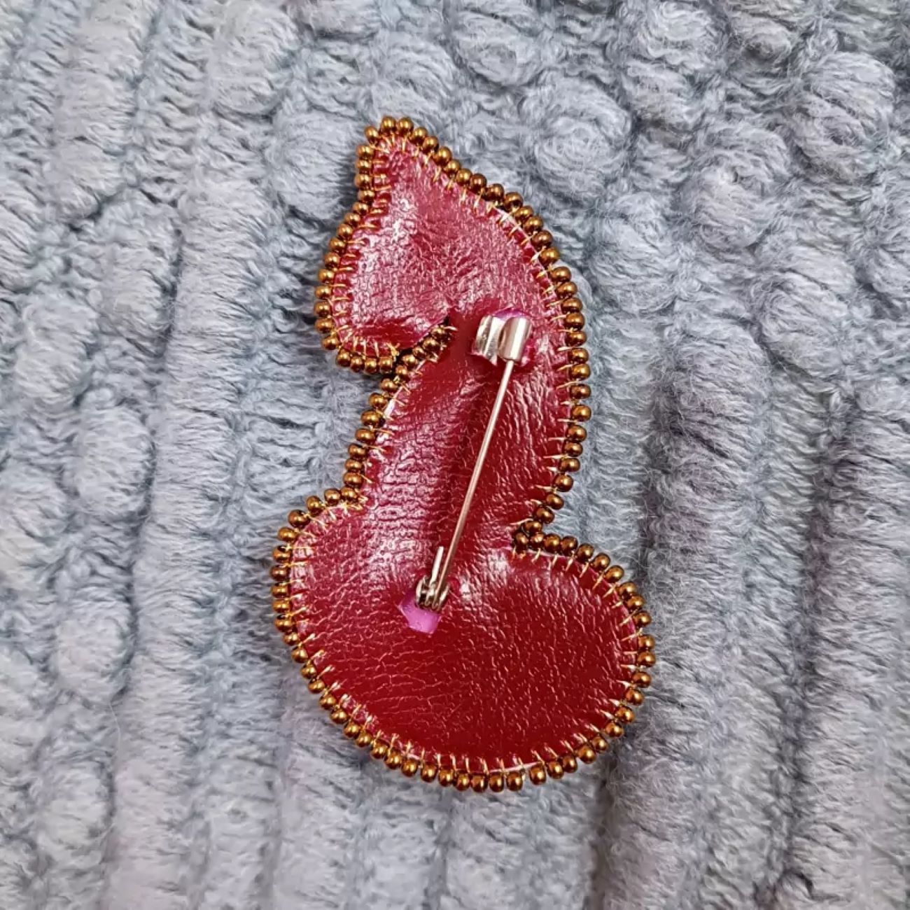 Embroidered Brooch – Stylish Cat Design Handcrafted Jewel