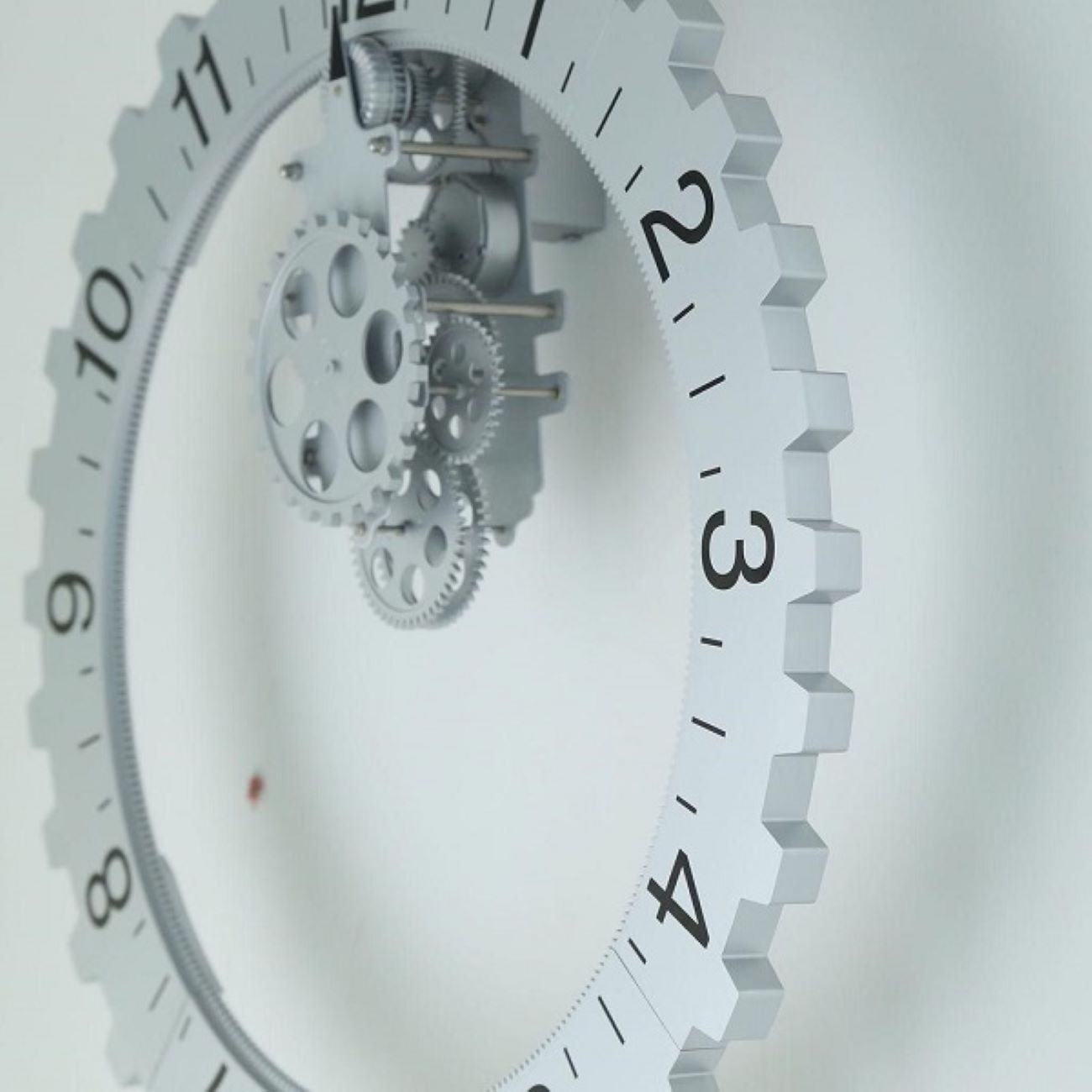Mechanical Gear Wall Clock with Rotating Dial – The Perfect Blend of Function and Style