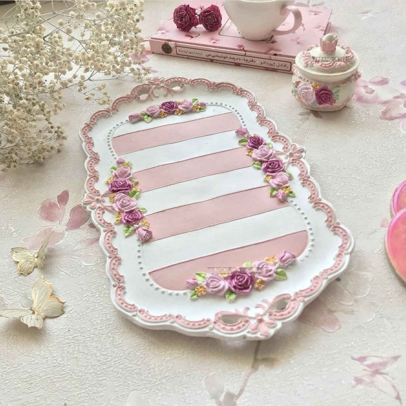 Polyresin Tray - Delicate Floral & Scalloped Edge Design