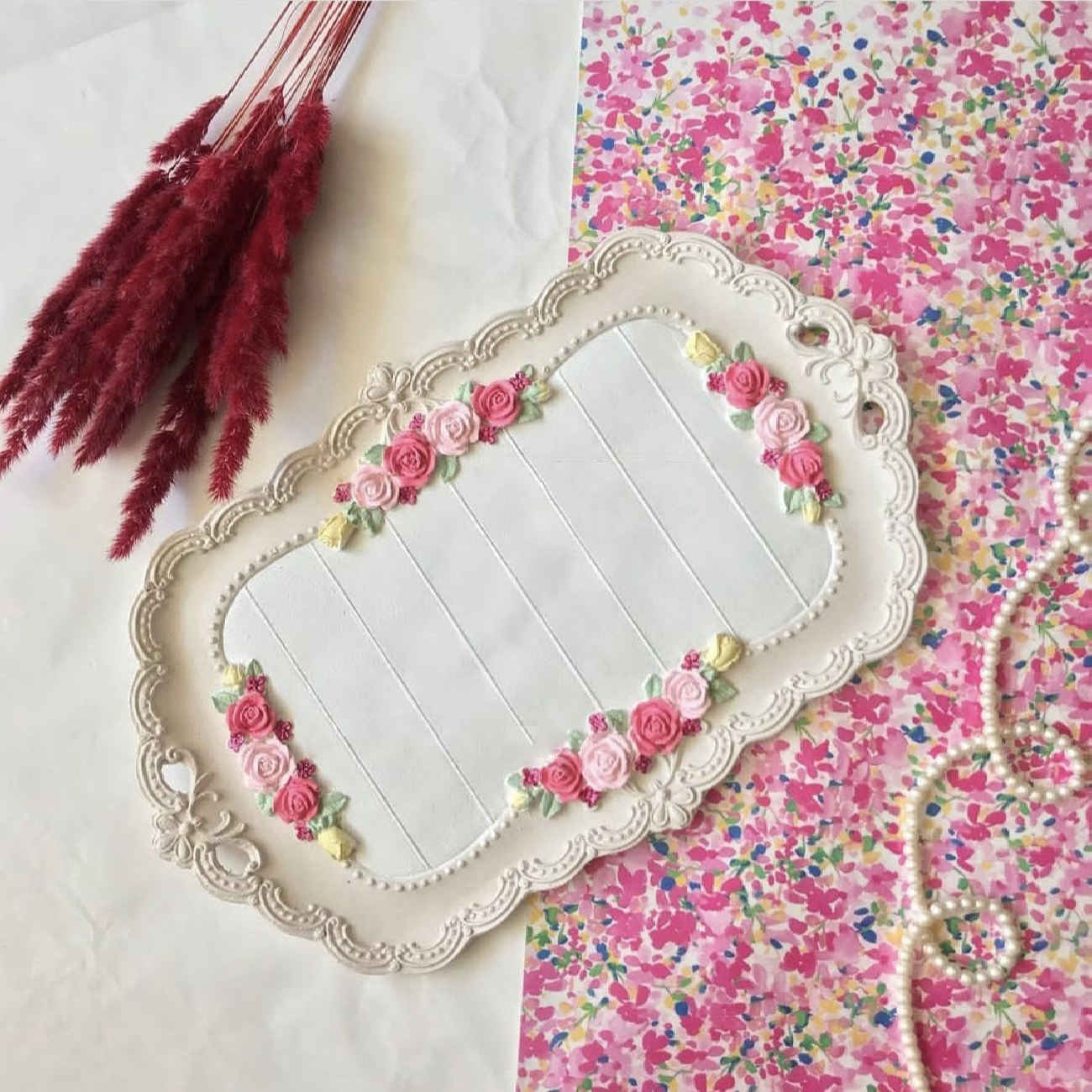 Polyresin Tray – Delicate Floral & Scalloped Edge Design