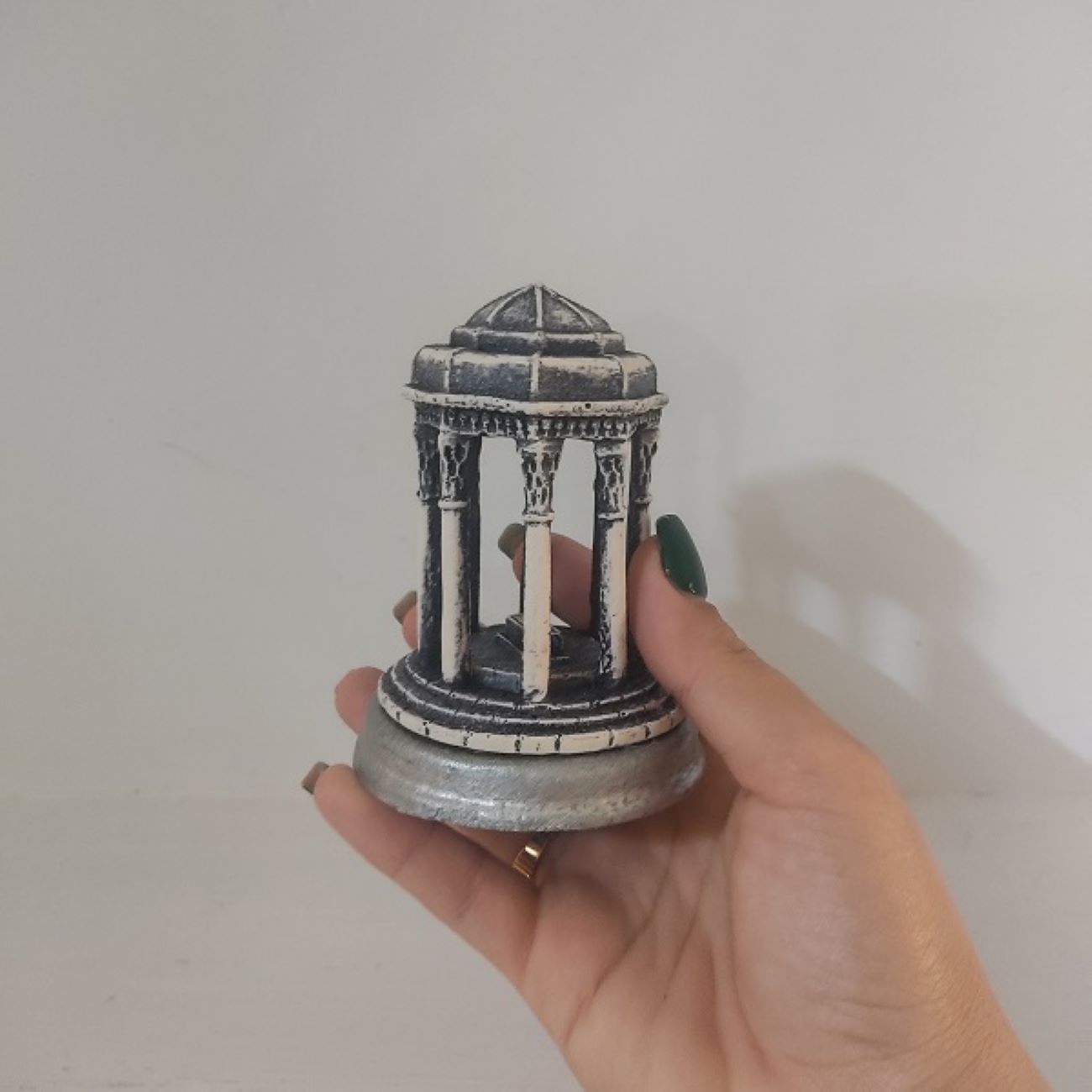 Tomb of Hafez Figurine – Celebrate Persian Literature