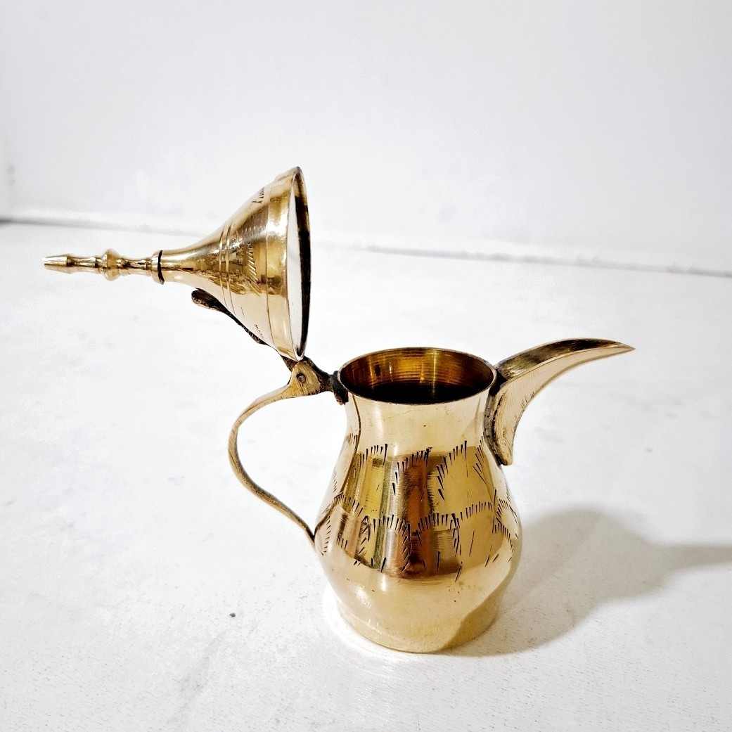 Brass Dallah Coffee Pot – Suitable for Arabic Coffee and Table Décor