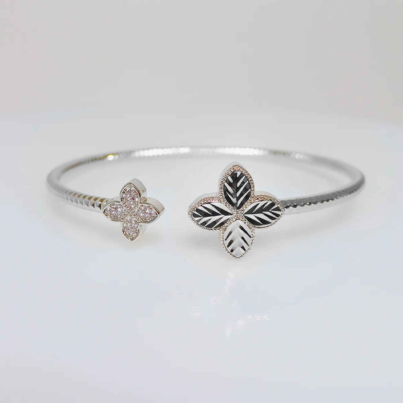 Cuff Bracelet for Modern Women – Stylish, Bold & Timeless Design