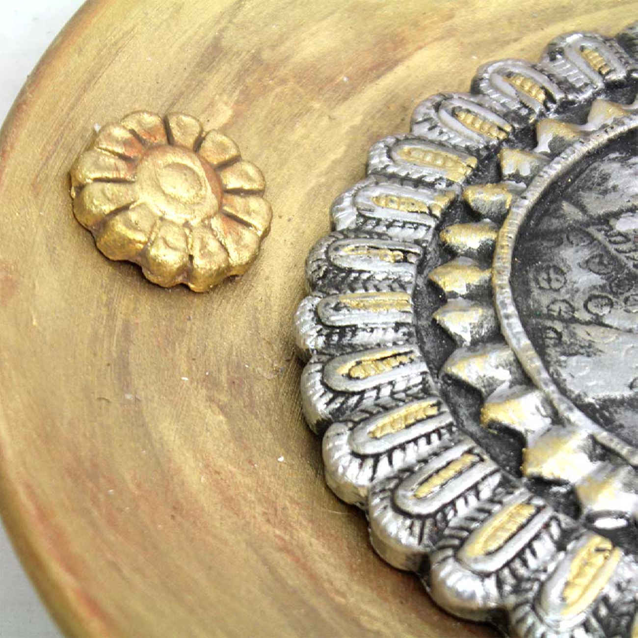 Decorative Pottery Wall Hanging Plate with Achaemenid Design