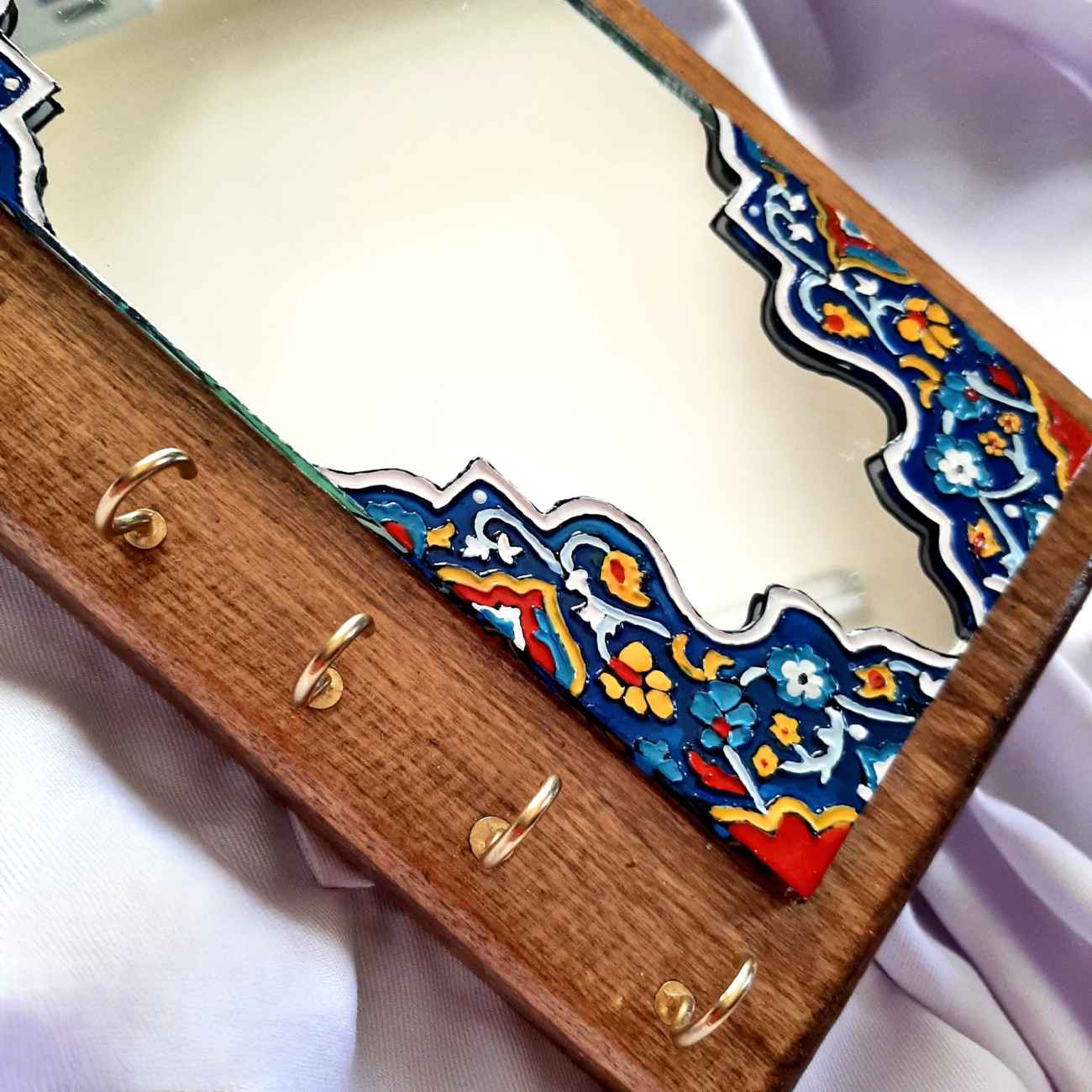 Wall-Mounted Mirror Key Holder with Embossed Vitreous Painting