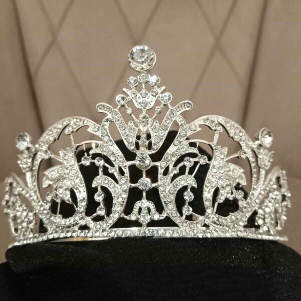 A Touch of Sparkle Crystal Wedding Tiara – as Part of Wedding Jewelry Showcases or Tip