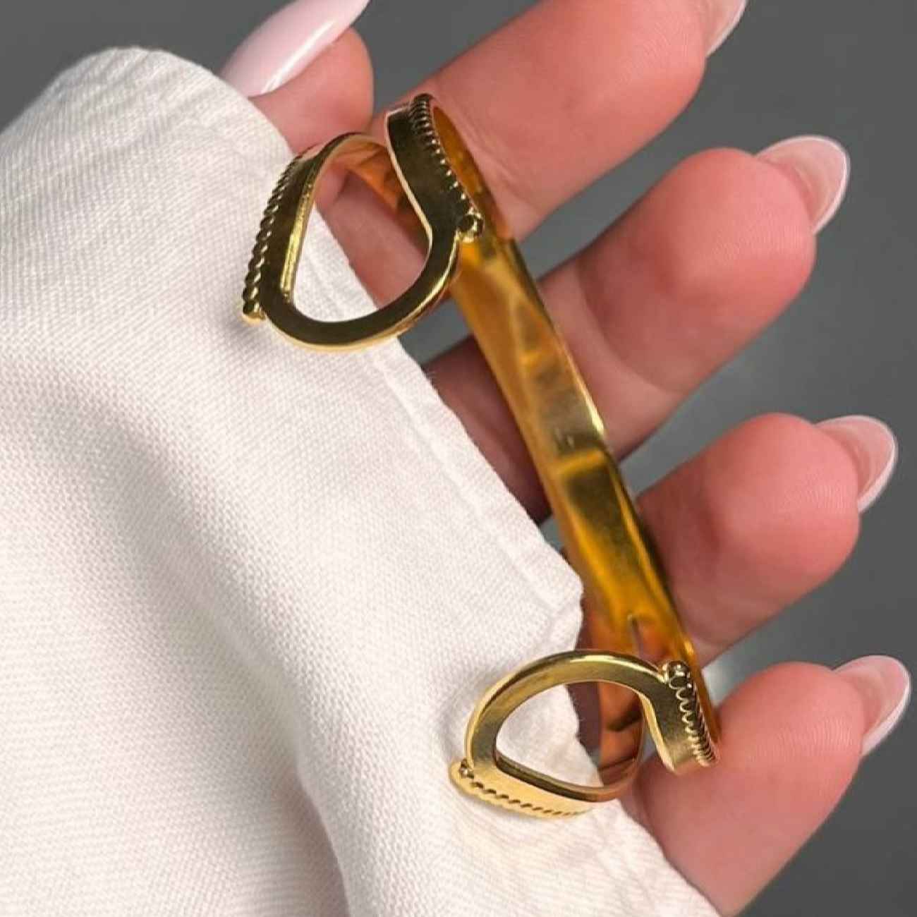 Adjustable Cuff Bracelet for Women – Trendy Jewelry Suitable for Everyday Wear