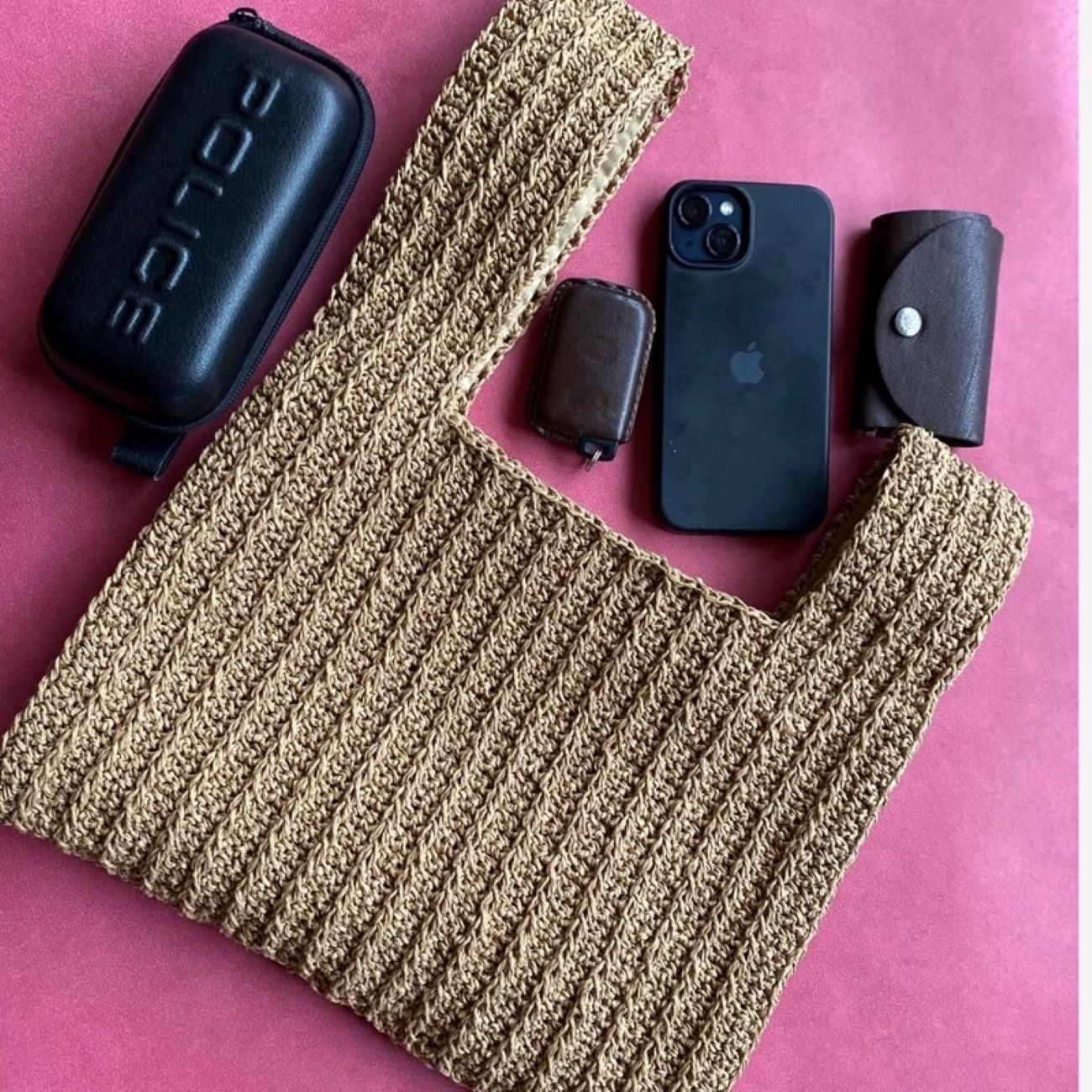 Artisanal Raffia Shoulder Bag – Meticulously Crocheted for a Delicate and Stylish Look