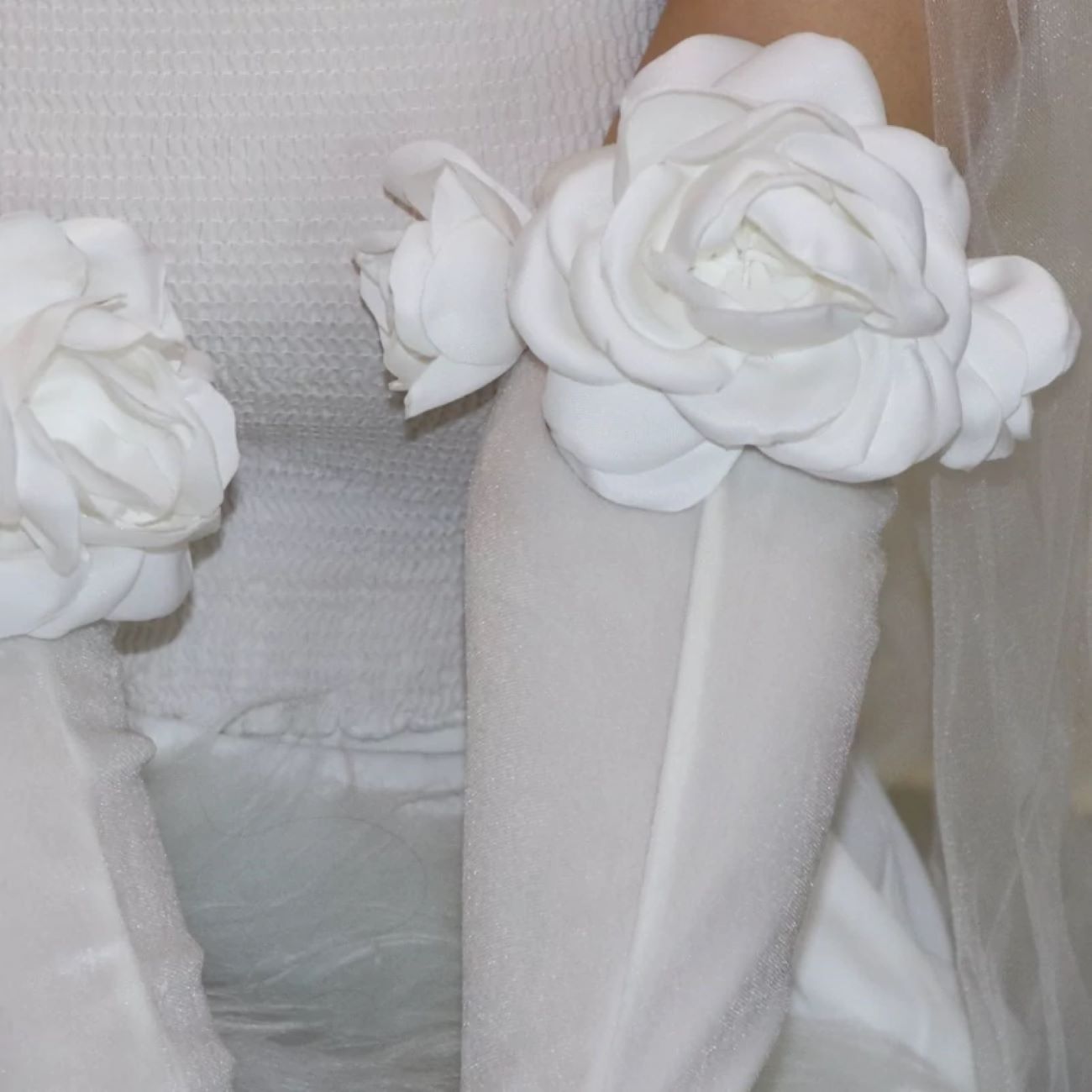 Bridal Gloves Decorated With Satin Flowers, Suitable for Weddings & Ceremonies