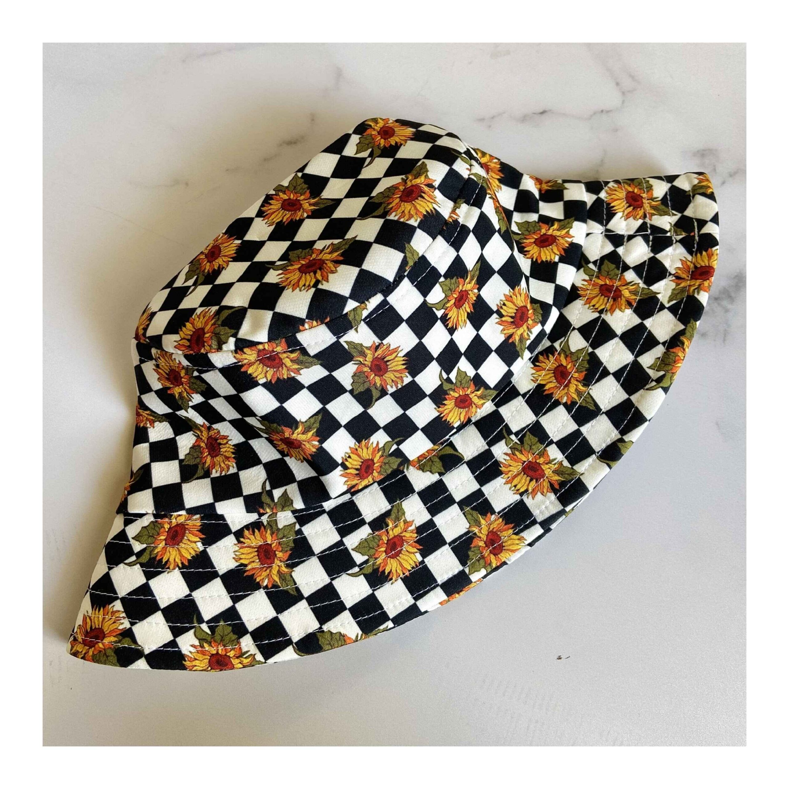 Chic Bucket Hat with Floral Checkered Design – Suitable for Casual