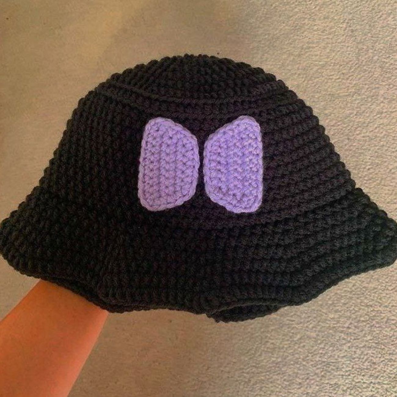 Cozy Crochet Bucket Hat with Cheerful Bow Pattern – Suitable for Fashion-Forward Looks