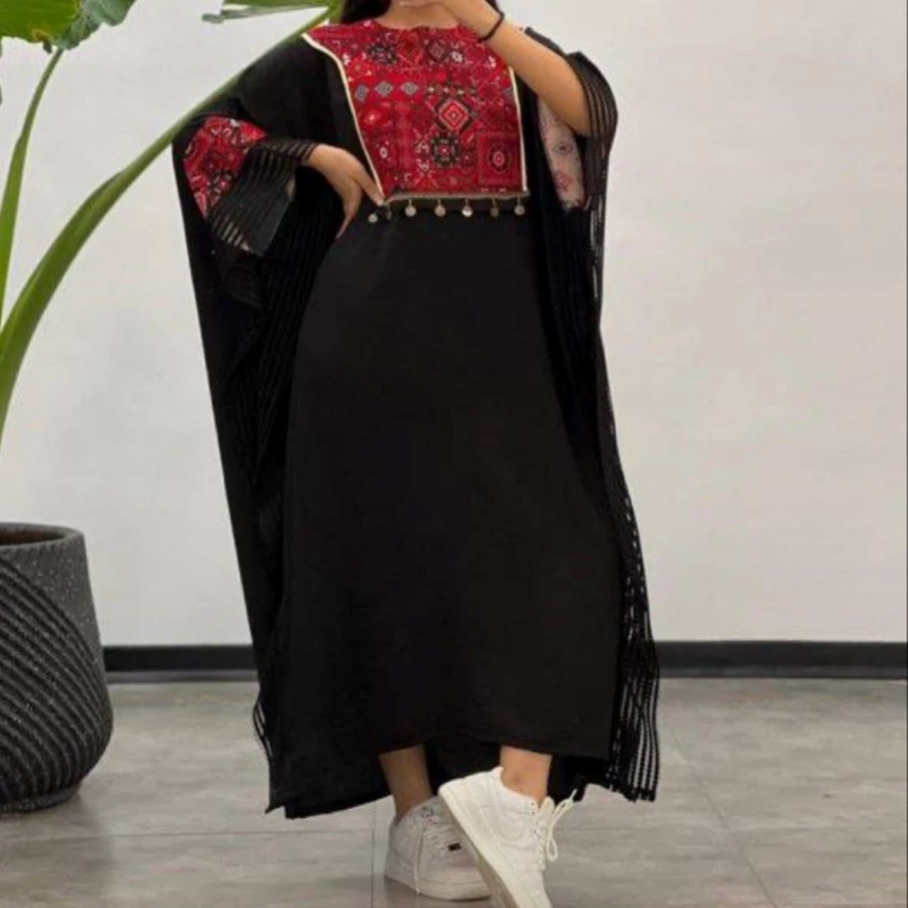 Cultural Mantu Robe for Women – Stylish and Modest Middle Eastern Fashion