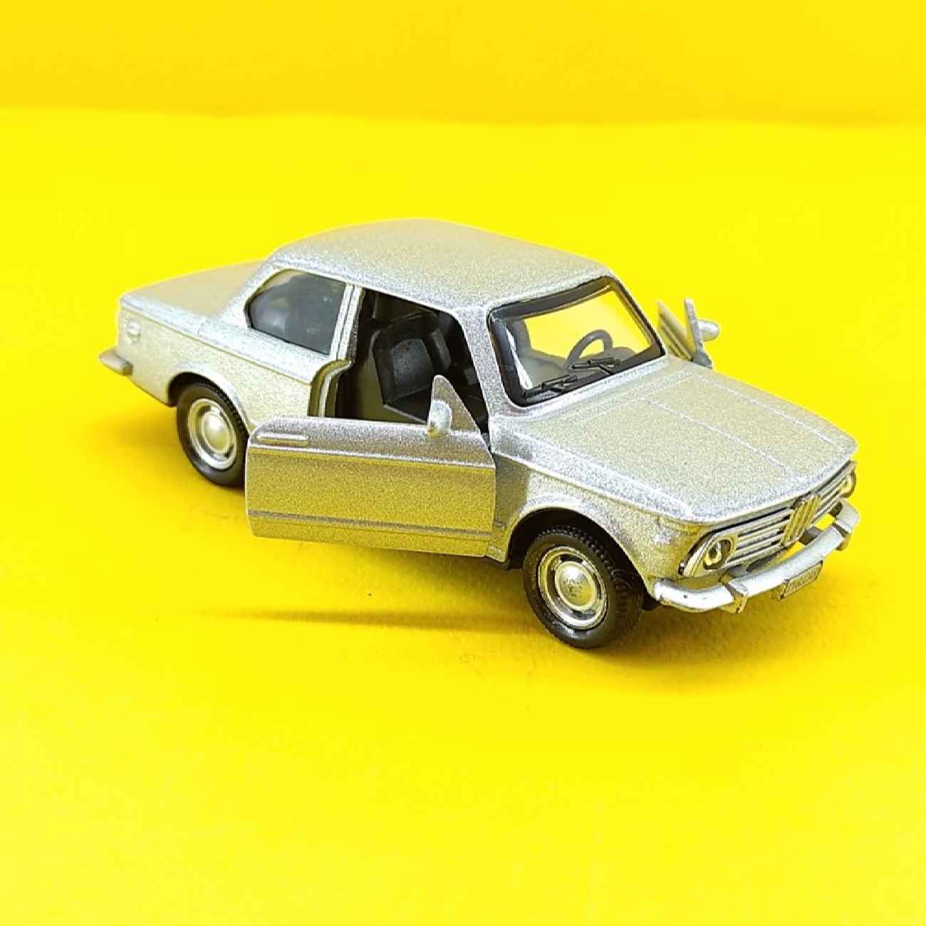 Die-cast Toy car Inspired by Vintage Mercedes Models, Finished in a Sleek Silver
