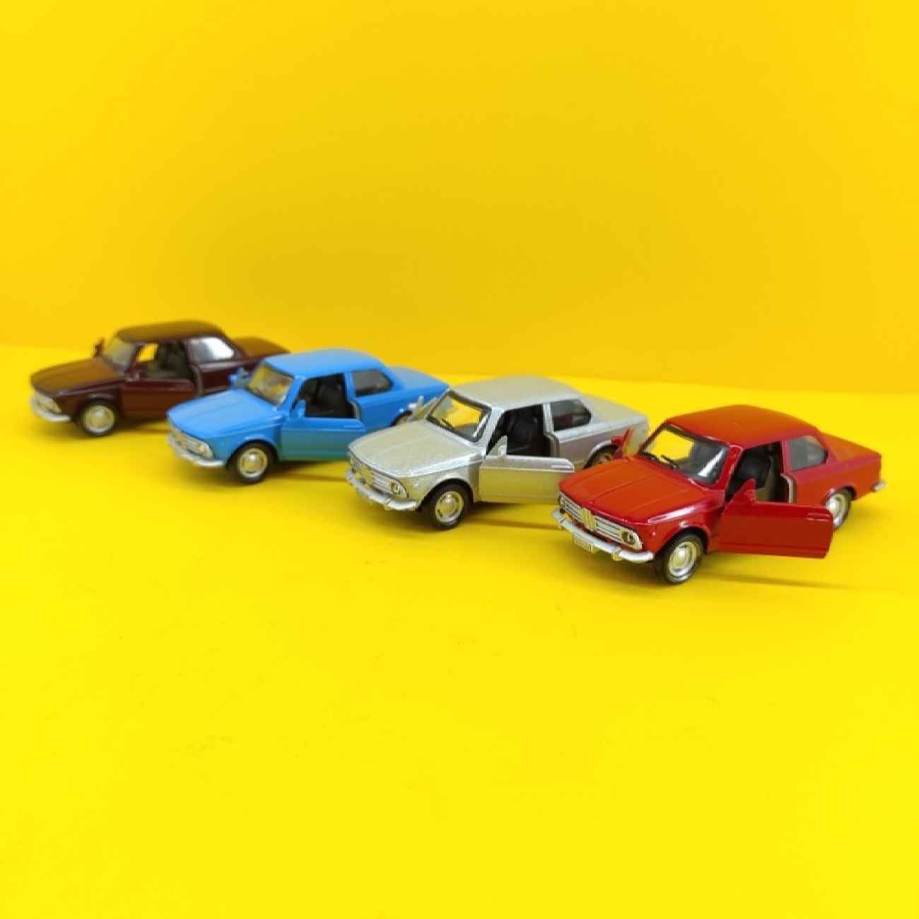 Die-cast Toy car Inspired by Vintage Mercedes Models, Finished in a Sleek Silver