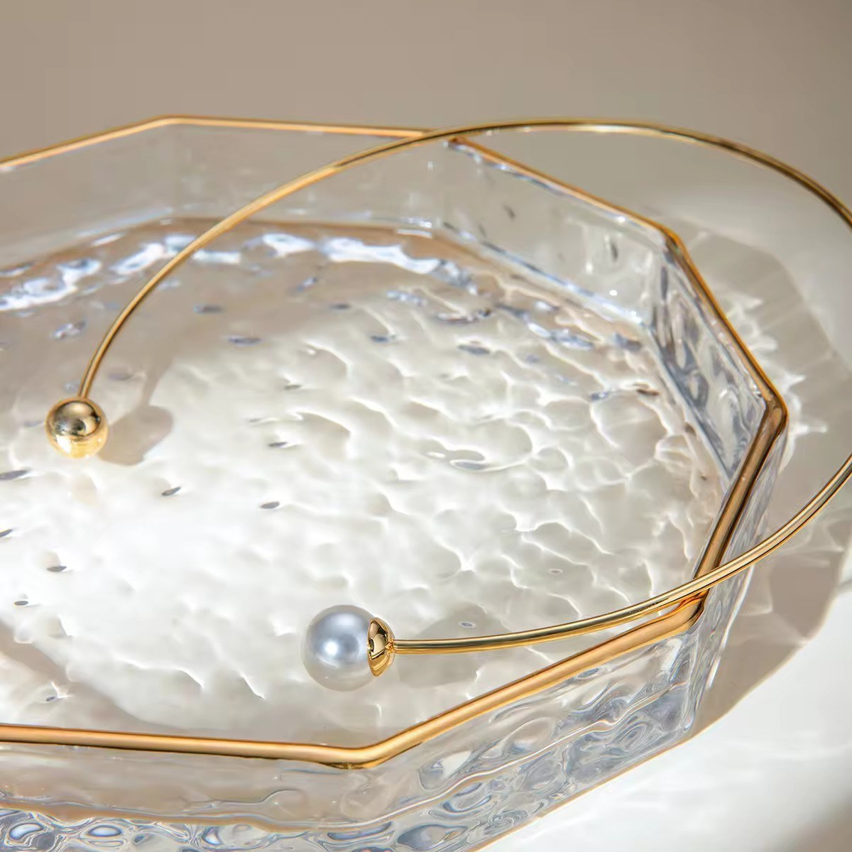 Elegant Choker Necklace for Women Featuring Bead and Pearl with Gold Plating