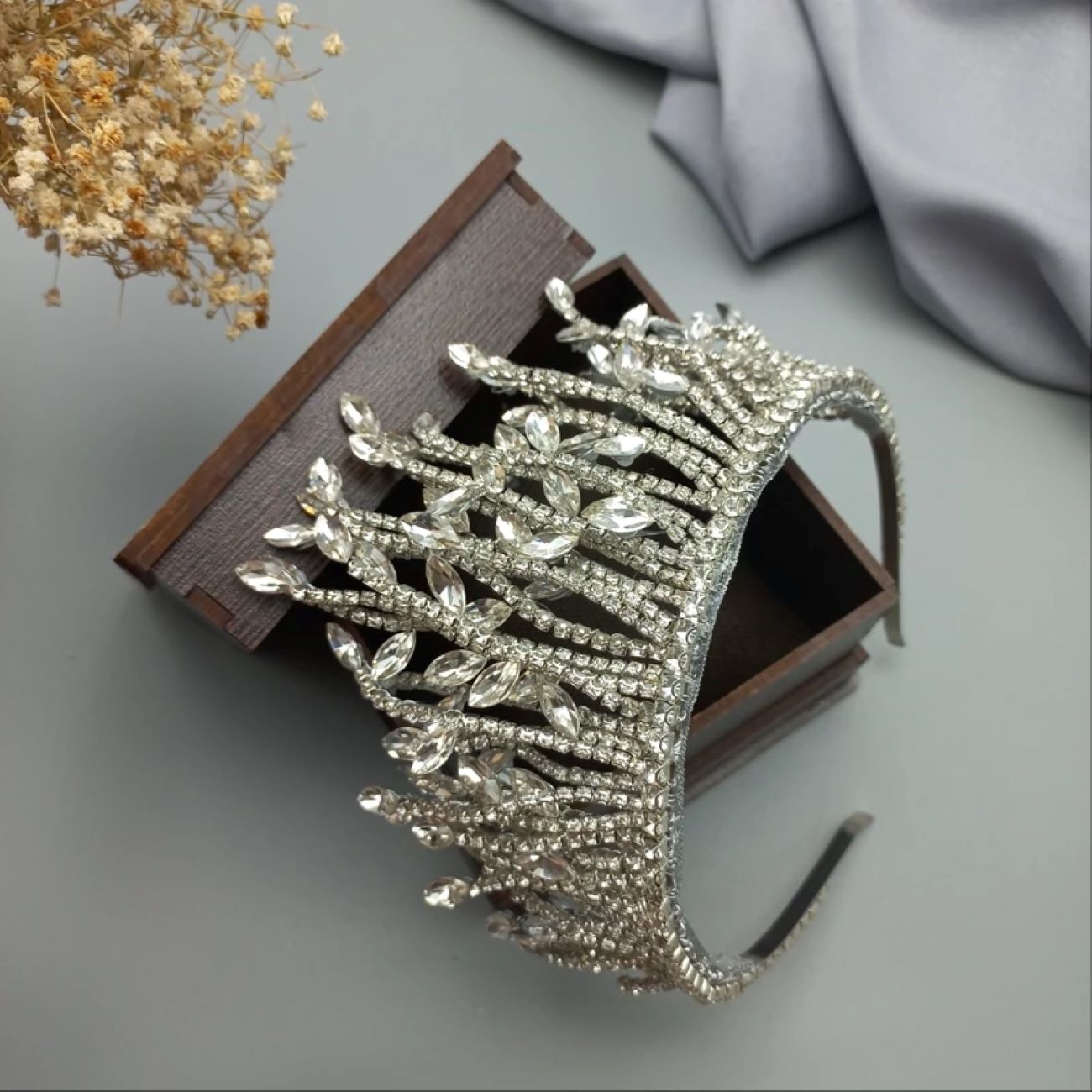 Exquisite Bridal Crown with Premium Gems and Stones