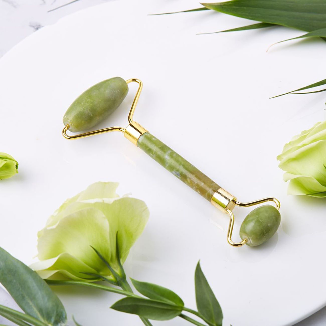 Facial Roller Massager – Reduce Puffiness & Boost Circulation Naturally