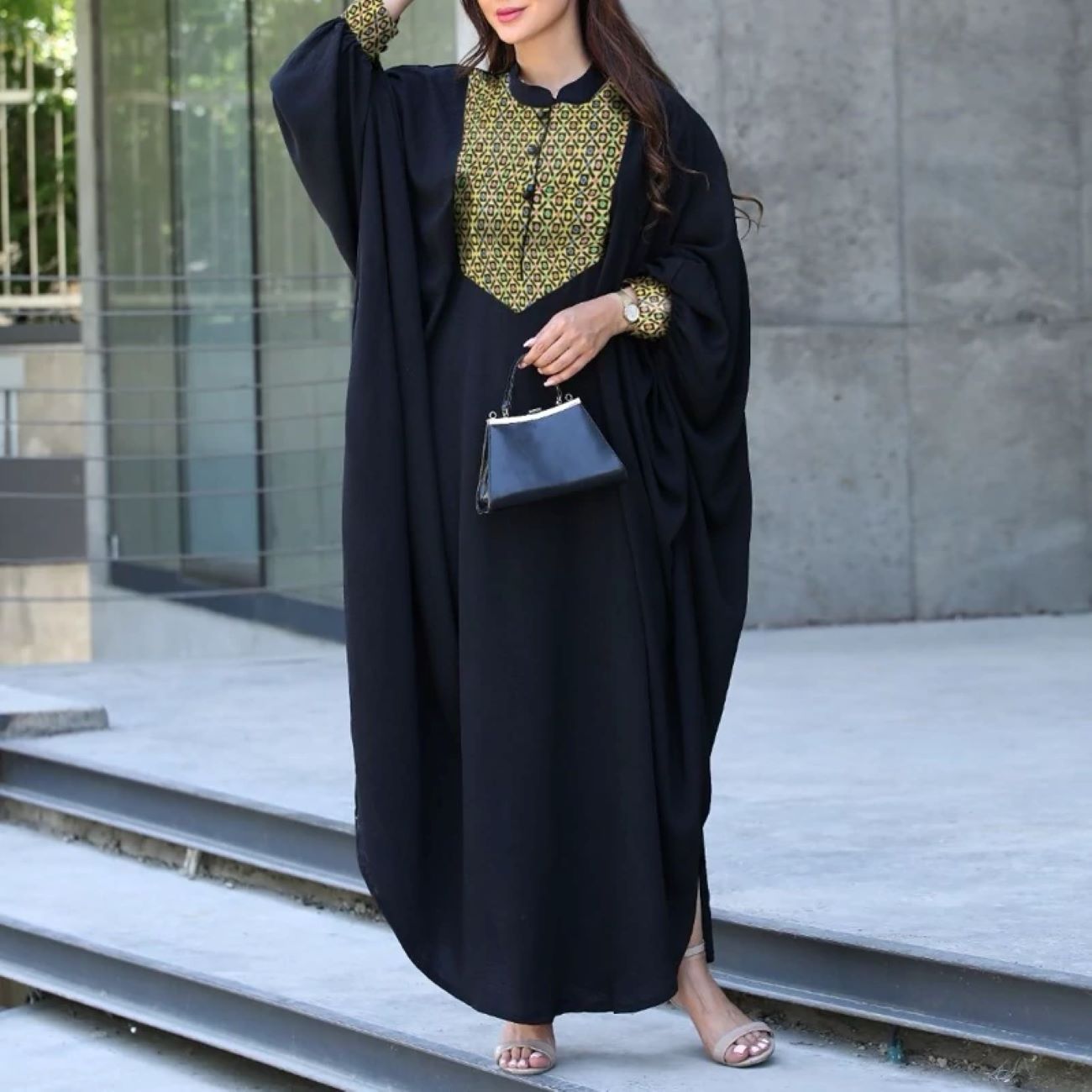 Formal Abaya Mantu – Long, Elegant, and Modest with a Closed Front and Traditional Design