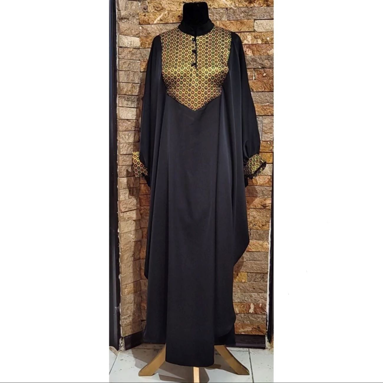Formal Abaya Mantu – Long, Elegant, and Modest with a Closed Front and Traditional Design