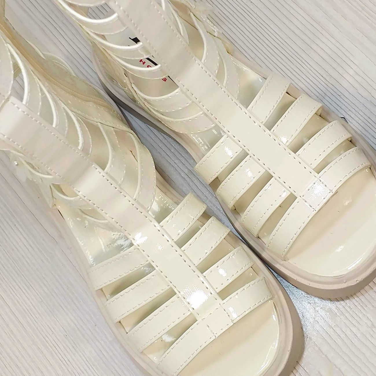 Lovely Girls’ Summer Sandals with Breathable Design and Easy Closure – Ideal for Parties and Outings