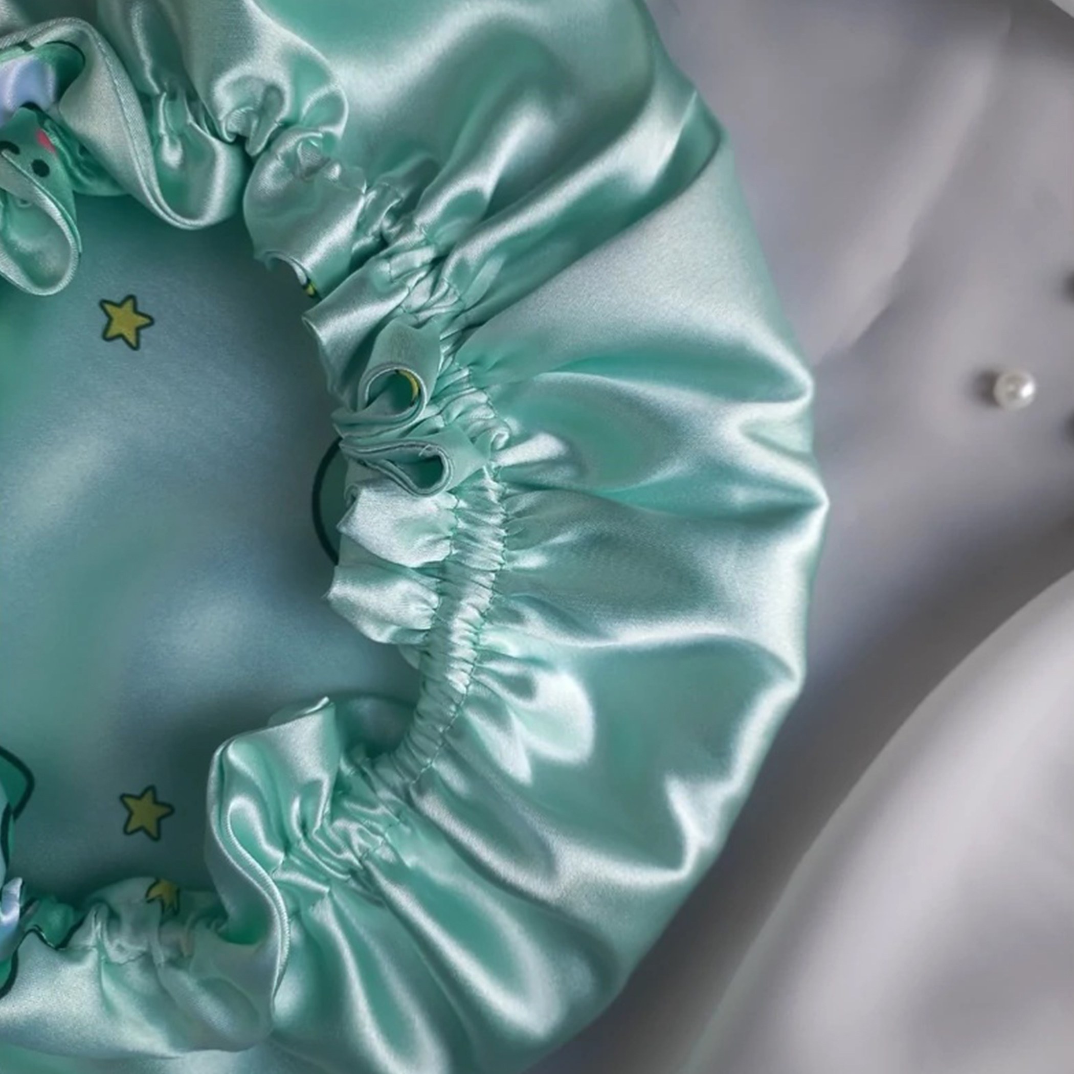 Luxury Satin Sleep Bonnet in Dinosaur Pattern – Suitable for Frizz-Free Mornings