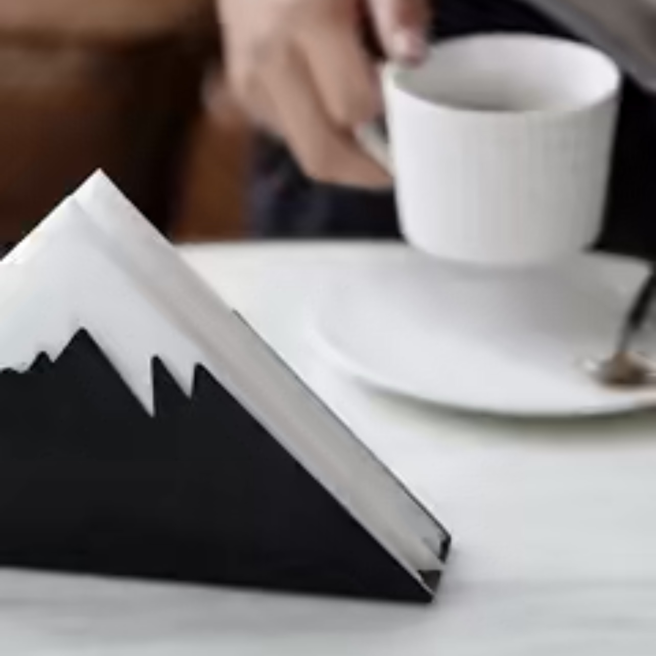 Mountain Scene Napkin Holder in Metal – Suitable for Dining Table or Patio Use