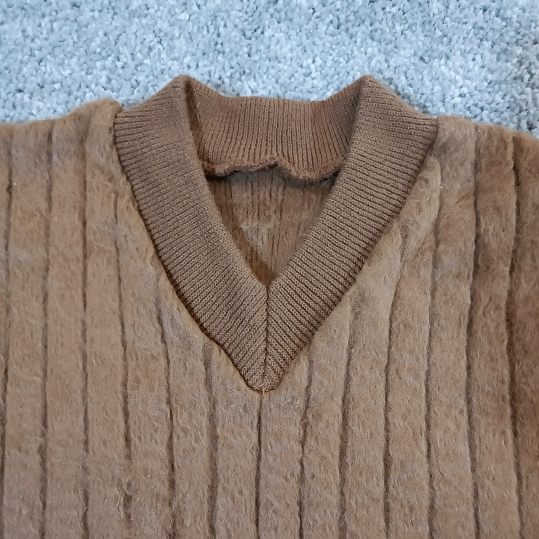 Persian-Style Men’s Vest in Camel Wool – Sleek, Comfortable and Versatile