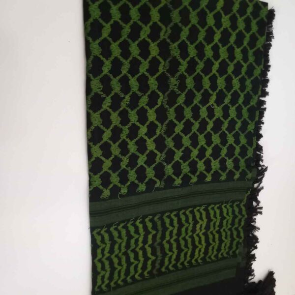 Shemagh Scarf Style – Traditional Arabic Checkered Head Covering