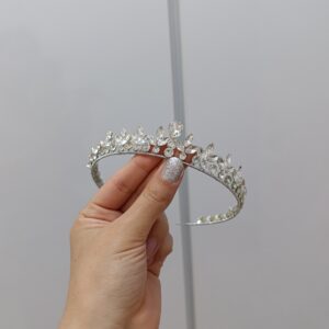 Shimmering Beauty – Crystal Tiara for the Modern Bride