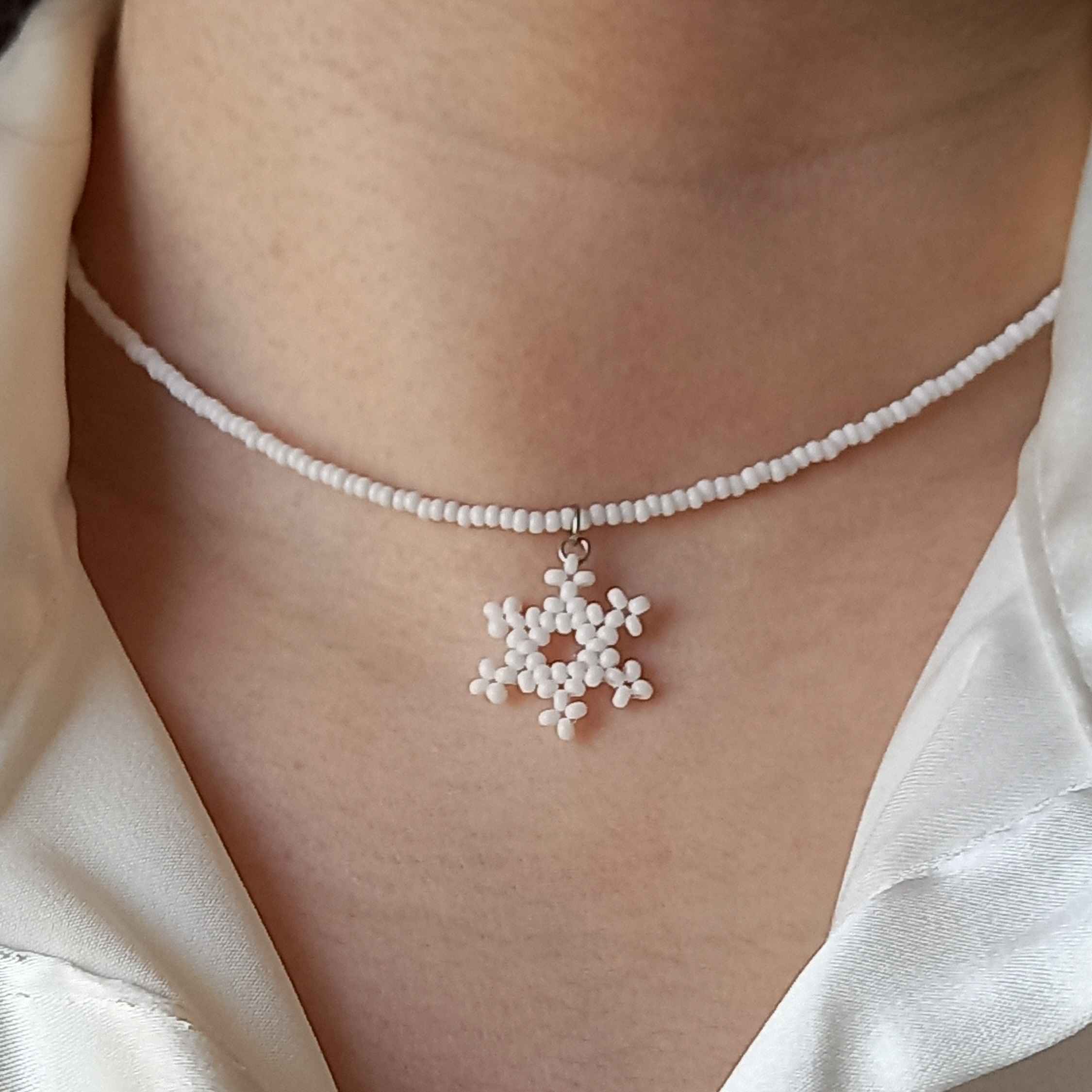 Snowflake Beaded Choker Necklace – Handmade, Minimalist Ideal for Everyday Wear