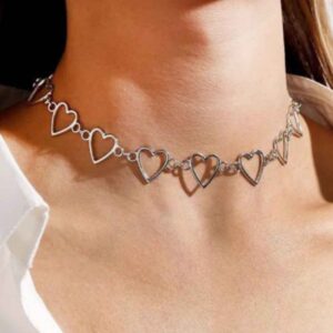 Women’s Choker Necklace – Minimal & Chic Suitable for Any Outfit with Heart Design