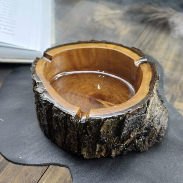 Wood and Resin Log Ashtray – Suitable for Modern Rustic Decor