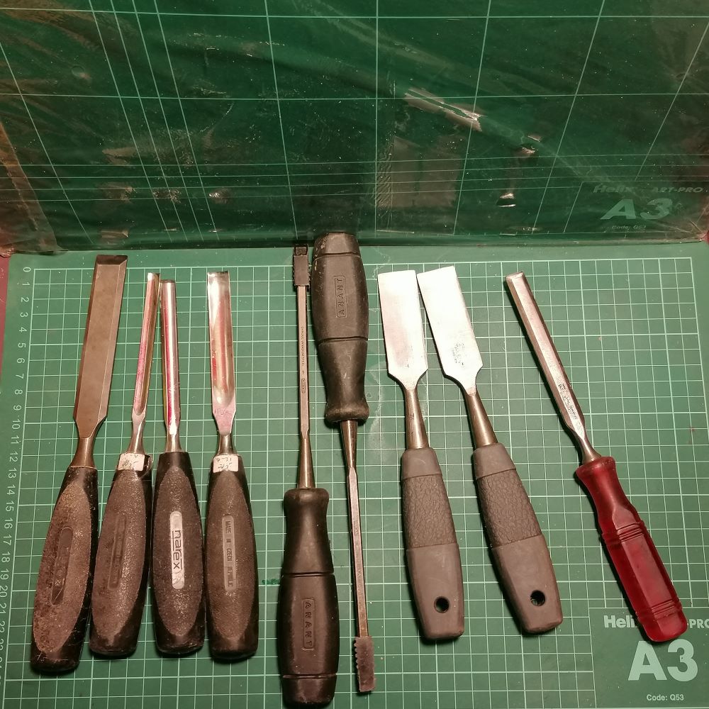 Wood Carving Gouge Set, 12 Different Styles – Flat, V, Spoon, Bent with Leather Case