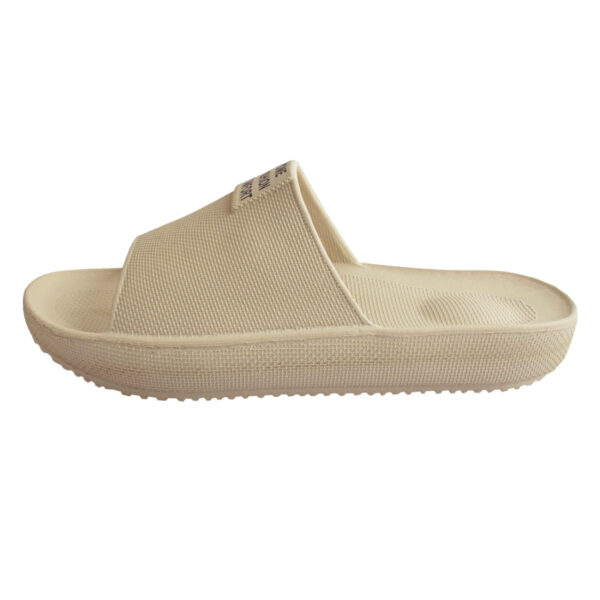 Comfort Cloud Slipper – Soft, Lightweight & Cozy Suitable for Bathroom or Outdoor