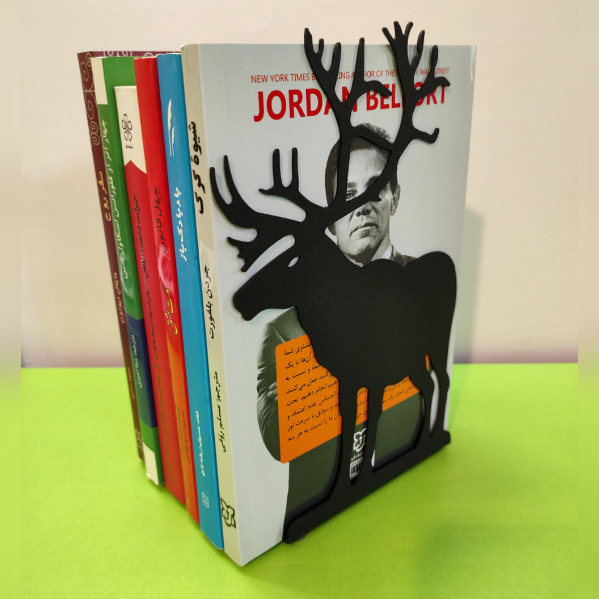 Elegant Black Deer Bookend – Novelty Design Suitable for Nature-Inspired Spaces