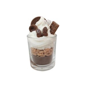 Handmade Candle with an Irresistible Dessert-Inspired Design