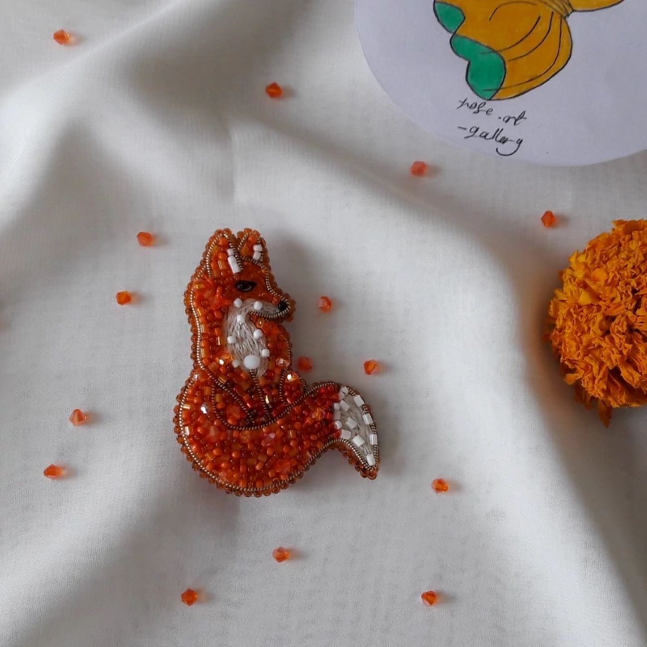 Majestic Beaded Fox Brooch – Regal and Eye-catching