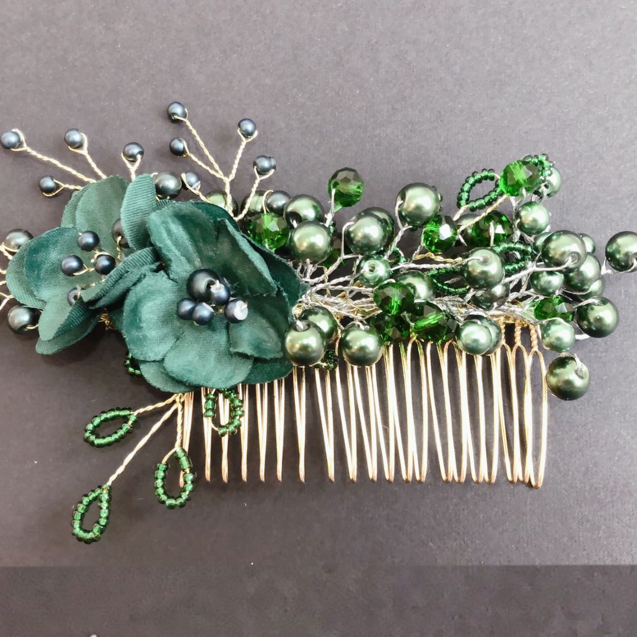 Metal Hair Comb with Delicate Flowers, Suitable for Ceremonies or Everyday Use – 2 Pcs