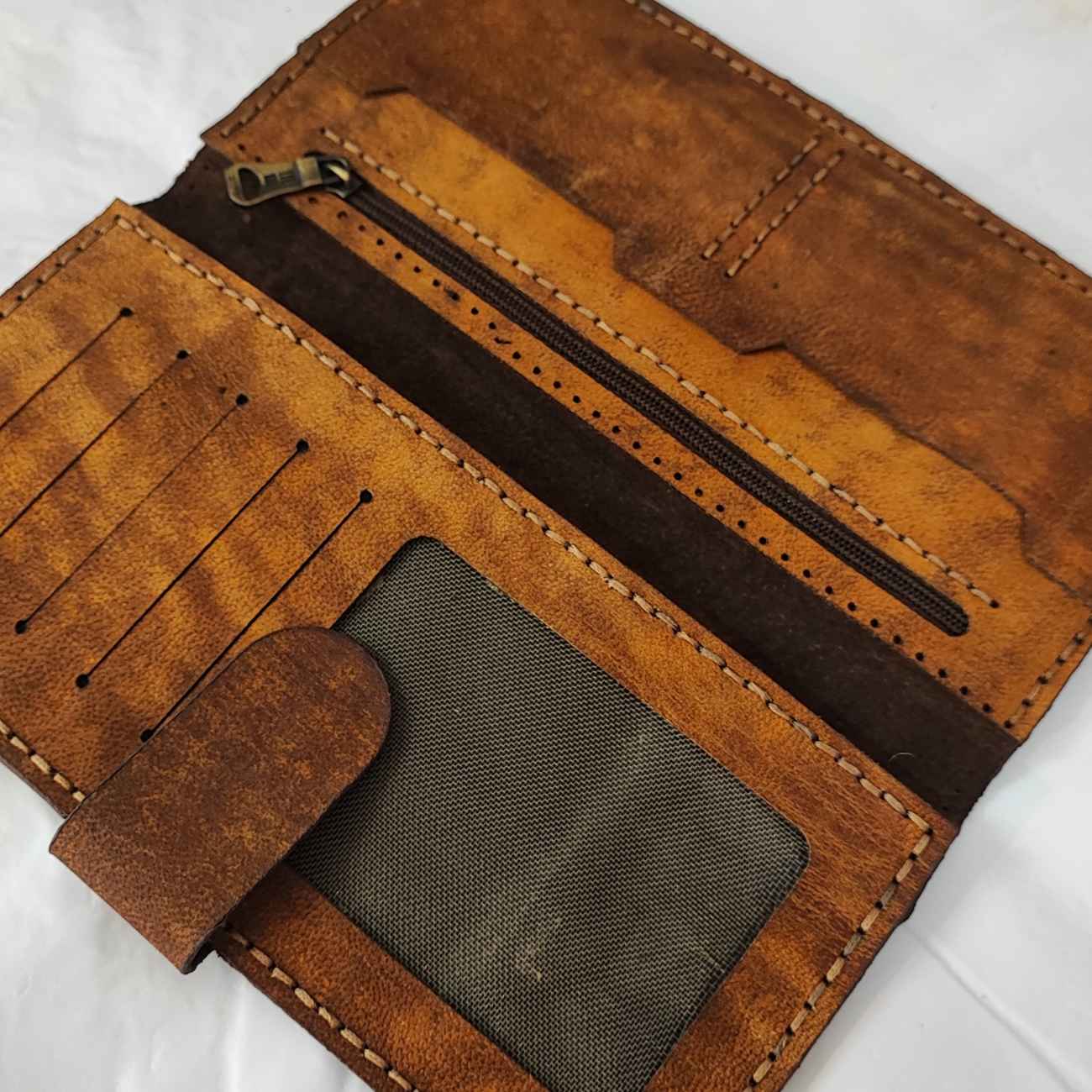 Minimalist Leather Wallet – Durable, Elegant, Multiple Card Slots & Cash Compartment