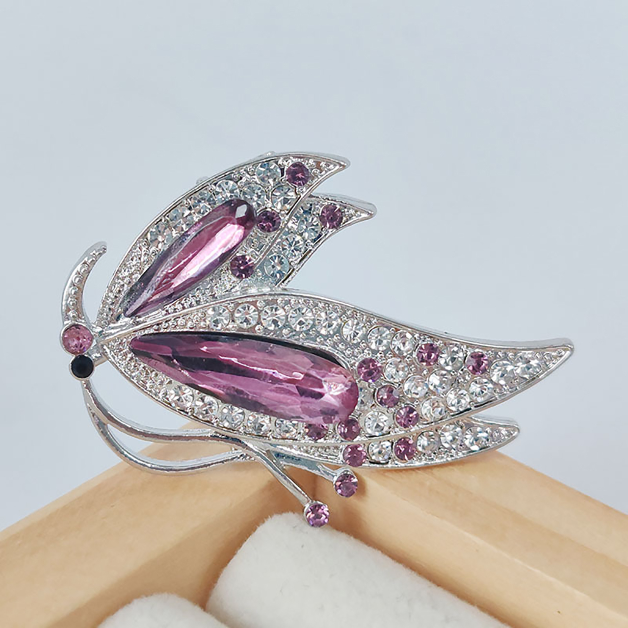 Romantic Butterfly Brooch – Ideal for Valentine’s Day or Surprise Gifts